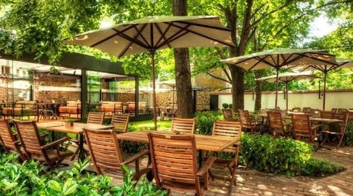 Само метър отстояние между масите искат ресторантьорите